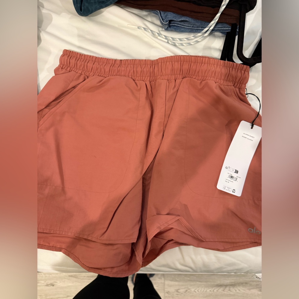 NWT Alo Alumni short